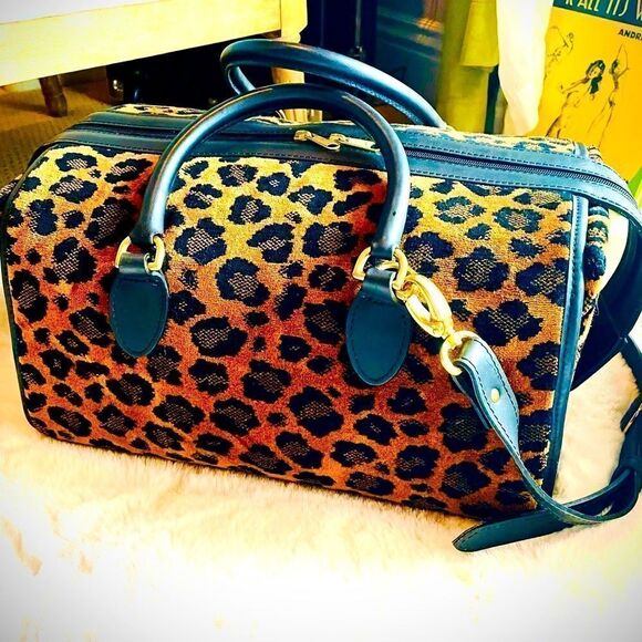 ♥️ Travel bag, vintage carry on, in Leopard 🐆 print. Gevive by boyt. - Picture 3 of 13